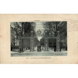 CPA Paris grille du Parc Monceau animée avec véhicule hippomobile et bicyclette SRA 92