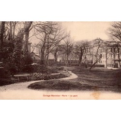 CPA Paris Collège Stanislas le parc avec jardins, allées et bâtiments