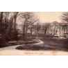 CPA Paris Collège Stanislas le parc avec jardins, allées et bâtiments