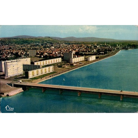 Carte postale ancienne – Vue aérienne quartier des Ailes, pont-barrage et lac d’Allier – Vichy (Allier)