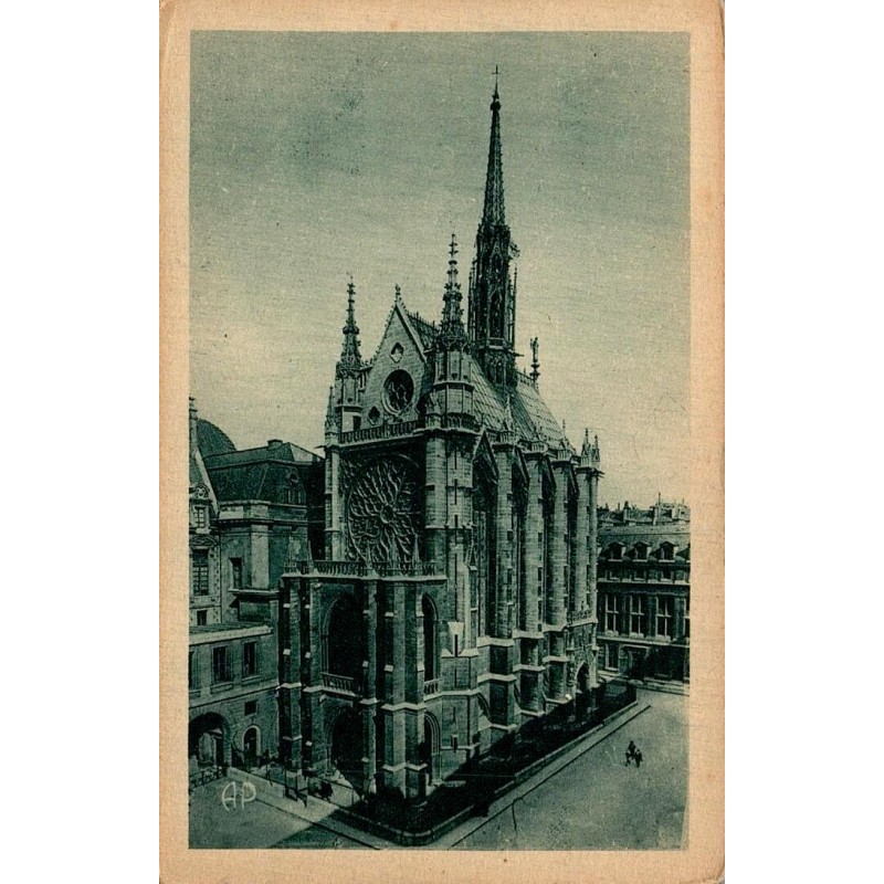 CPA Paris Sainte-Chapelle vue extérieure ancienne et flèche gothique