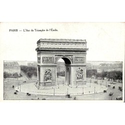 CPA Paris Arc de Triomphe de l’Étoile vue ancienne avec voitures hippomobiles