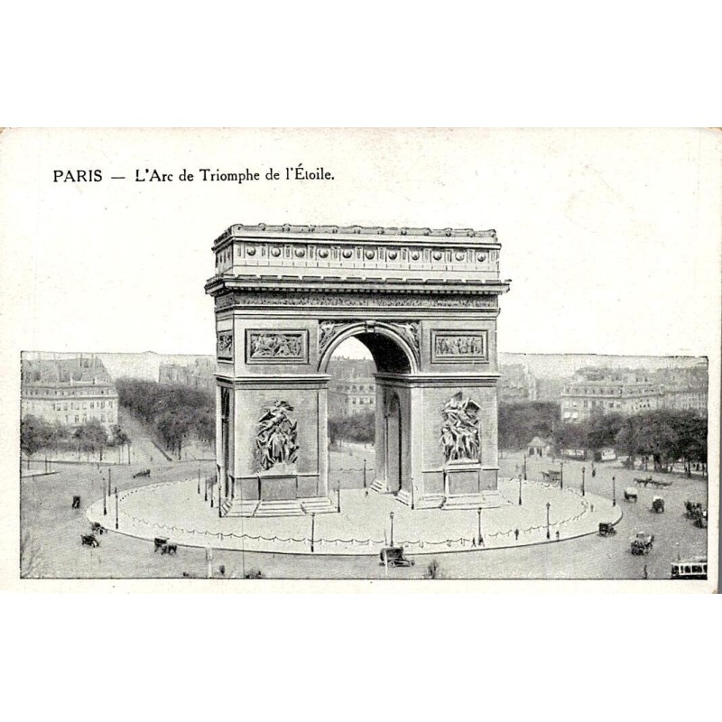 CPA Paris Arc de Triomphe de l’Étoile vue ancienne avec voitures hippomobiles