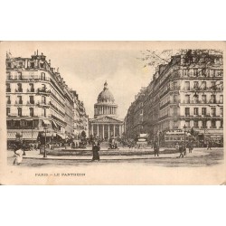 CPA Paris Panthéon depuis la rue Soufflot avec passants et commerces