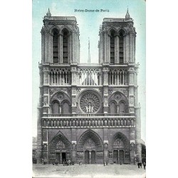 CPA Paris Notre-Dame façade occidentale cathédrale gothique et parvis