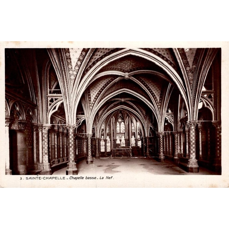 CPSM Paris Sainte-Chapelle chapelle basse nef intérieure Monuments Historiques