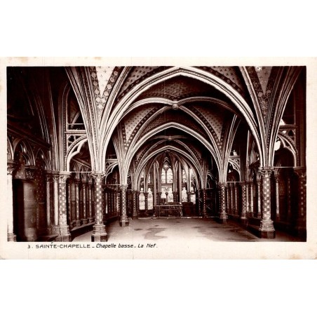 CPSM Paris Sainte-Chapelle chapelle basse nef intérieure Monuments Historiques