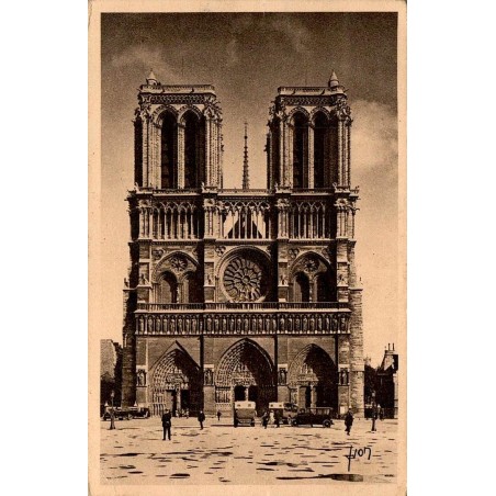CPSM Paris Notre-Dame façade et parvis en 1932 Éditions d’Art Yvon n°44