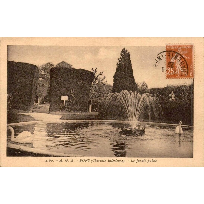 CPSM Pons jardin public bassin jet d’eau et cygnes A. Gibert n°4160