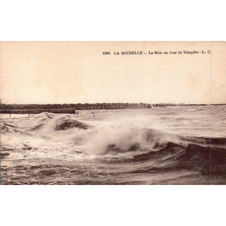 CPA La Rochelle mer en tempête grandes vagues et écume L.C. n°1086