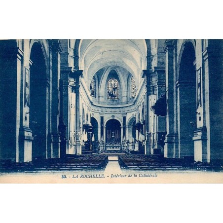CPA La Rochelle intérieur de la cathédrale Saint-Louis G. Artaud n°30