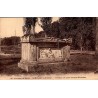 Carte postale ancienne du tombeau de Jean-Jacques Rousseau à Ermenonville
