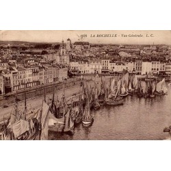 CPA La Rochelle vue générale du port avec nombreux voiliers L.C. n°1028