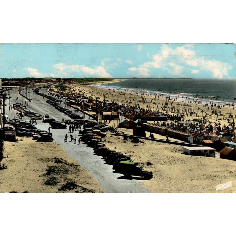 CPSM Saint-Jean-de-Monts plage animée tentes et automobiles Édition de l’Europe n°2355