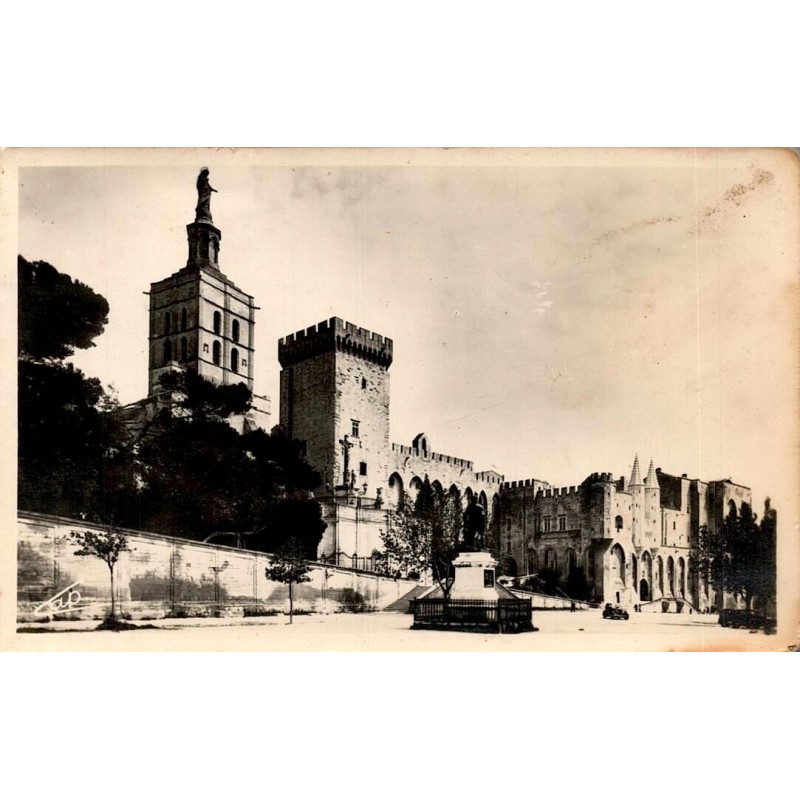 CPSM Avignon Palais des Papes et Notre-Dame des Doms, vue monumentale