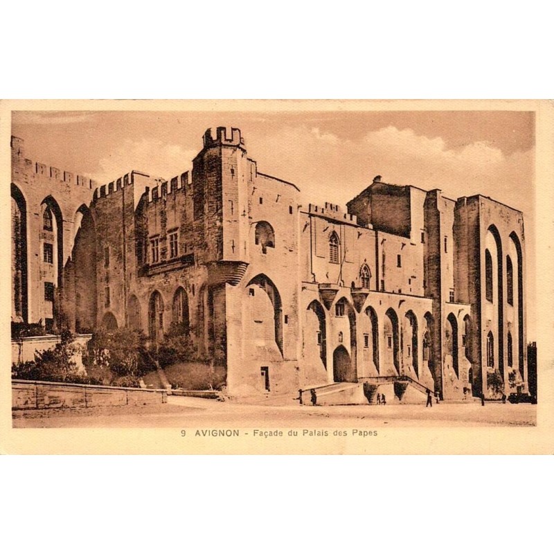 CPSM Avignon façade du Palais des Papes et architecture gothique