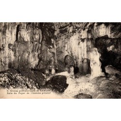 CPA Aventignan grottes préhistoriques de Gargas, salle du Foyer de l’homme primitif
