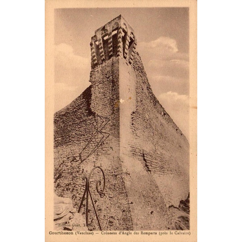 CPA Courthézon créneaux d’angle des remparts près du Calvaire dans le Vaucluse