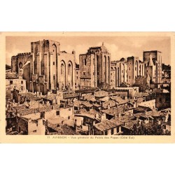 CPSM Avignon vue générale du Palais des Papes côté Est et anciennes toitures