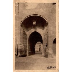 CPSM Avignon Palais des Papes entrée principale et pendentif XIVe siècle