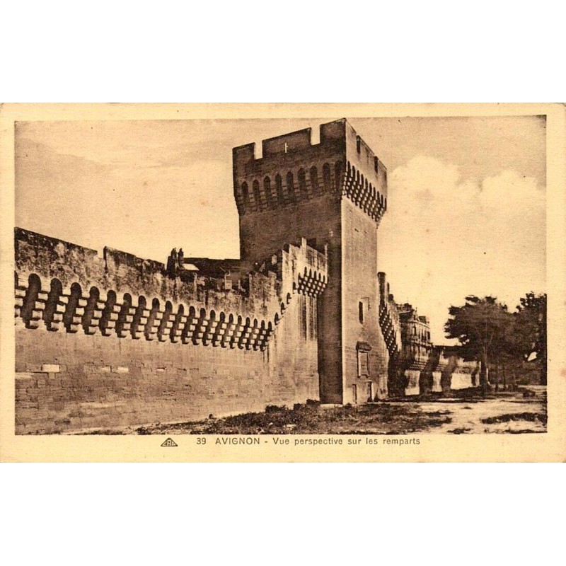 CPA Avignon vue perspective sur les remparts et tour fortifiée