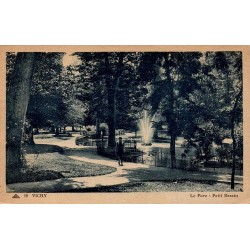 CPSM Vichy Allier Le Parc Petit Bassin et jet d’eau carte circulée en 1950