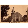 CPA Néris-les-Bains Allier église ancienne avec habitants devant le monument