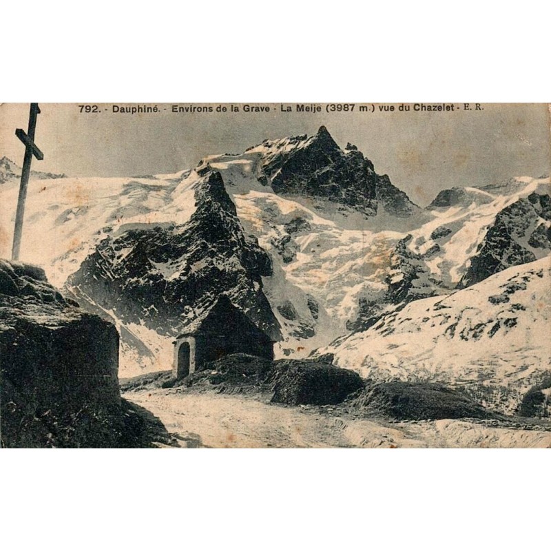 CPA La Grave La Meije vue du Chazelet avec sommet enneigé et construction en pierre