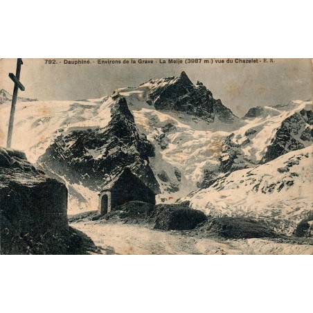 CPA La Grave La Meije vue du Chazelet avec sommet enneigé et construction en pierre