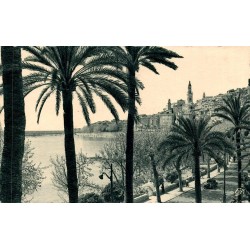CPSM Menton vieille ville front de mer et promenade bordée de palmiers