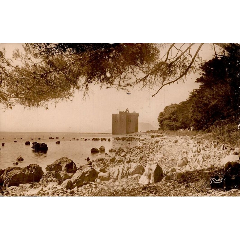 CPSM île Saint-Honorat monastère fortifié de l’Abbaye de Lérins côté Levant