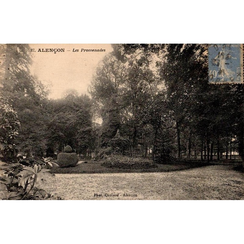 Carte postale ancienne des promenades à Alençon