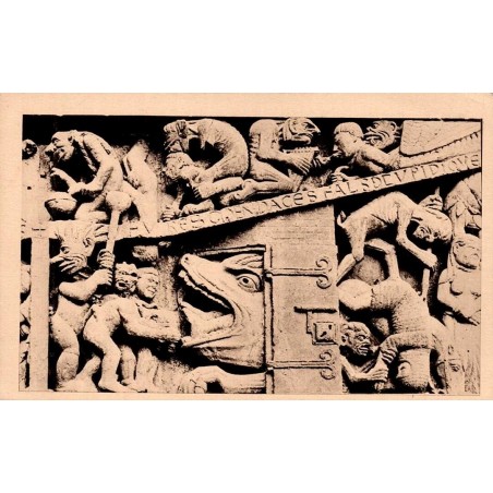 CPSM Conques Aveyron tympan du portail détail du Jugement abbatiale Sainte-Foy