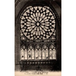 Carte postale ancienne Sées – Intérieur Cathédrale Rosace