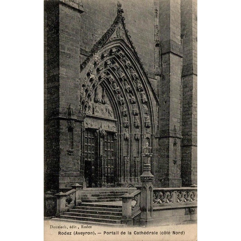 CPA Rodez Aveyron portail nord de la cathédrale Notre-Dame
