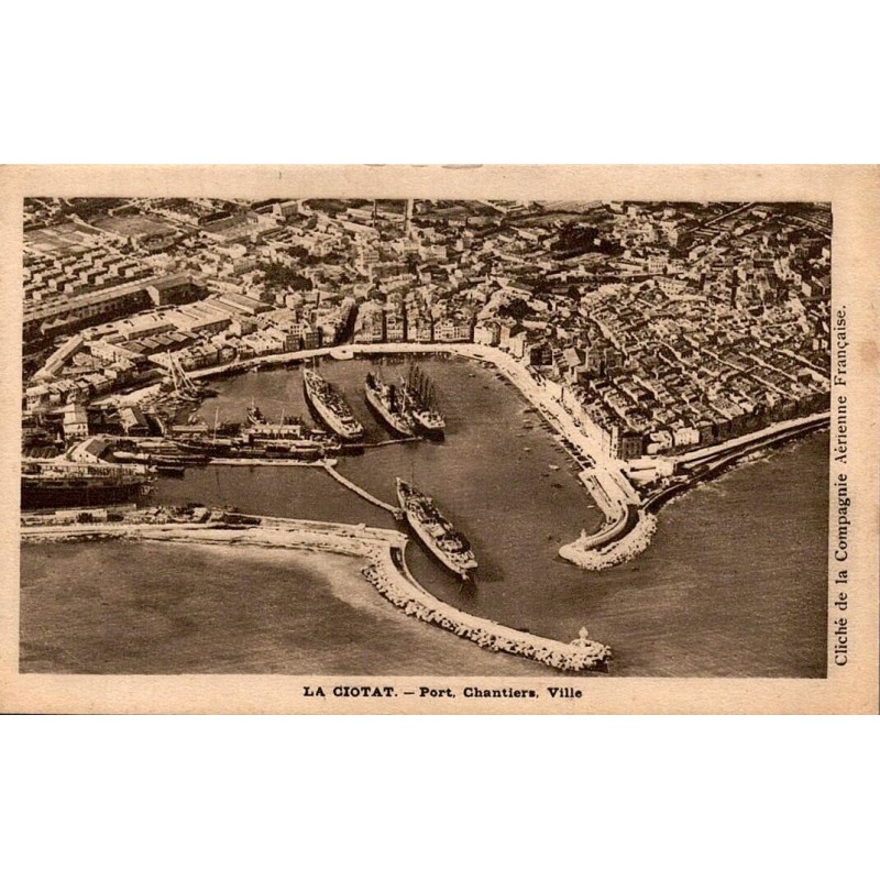 CPSM La Ciotat vue aérienne du port, chantiers navals et ville