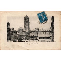 CPA Rodez place de la Cité en 1922 avec cathédrale et Grand Café