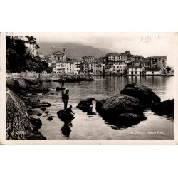 CPSM Bastia Corse Vieux-Port avec personnages, ville ancienne et montagnes