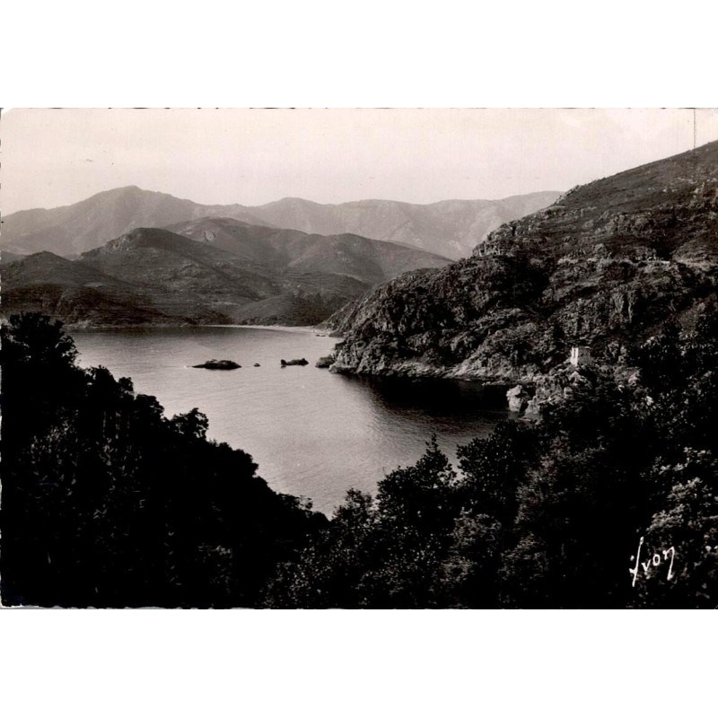 CPSM Golfe de Porto Corse paysage côtier circulée en 1952