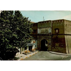 CPM Bastia Corse entrée de la Citadelle et Bar du Bastion en 1980