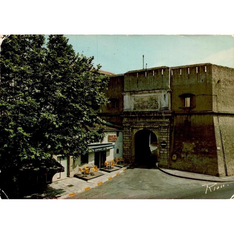 CPM Bastia Corse entrée de la Citadelle et Bar du Bastion en 1980