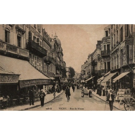 Carte postale ancienne – Rue de Nîmes – Vichy (Allier)