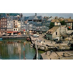 CPSM Honfleur vue générale du Vieux Bassin et maisons du quai