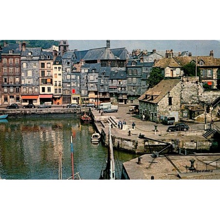CPSM Honfleur vue générale du Vieux Bassin et maisons du quai