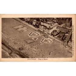 CPA Deauville vue aérienne de la plage, des bains et du front de mer