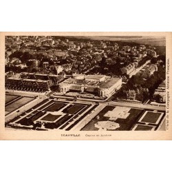 CPA Deauville vue aérienne du Casino et de ses jardins dans le Calvados