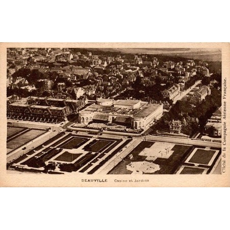 CPA Deauville vue aérienne du Casino et de ses jardins dans le Calvados