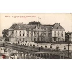 CPA Troyes Aube Préfecture restaurée en 1892 vue ancienne depuis le canal