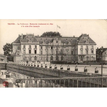 CPA Troyes Aube Préfecture restaurée en 1892 vue ancienne depuis le canal
