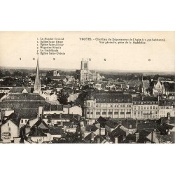 CPA Troyes Aube vue générale avec cathédrale, églises et Magasins Réunis